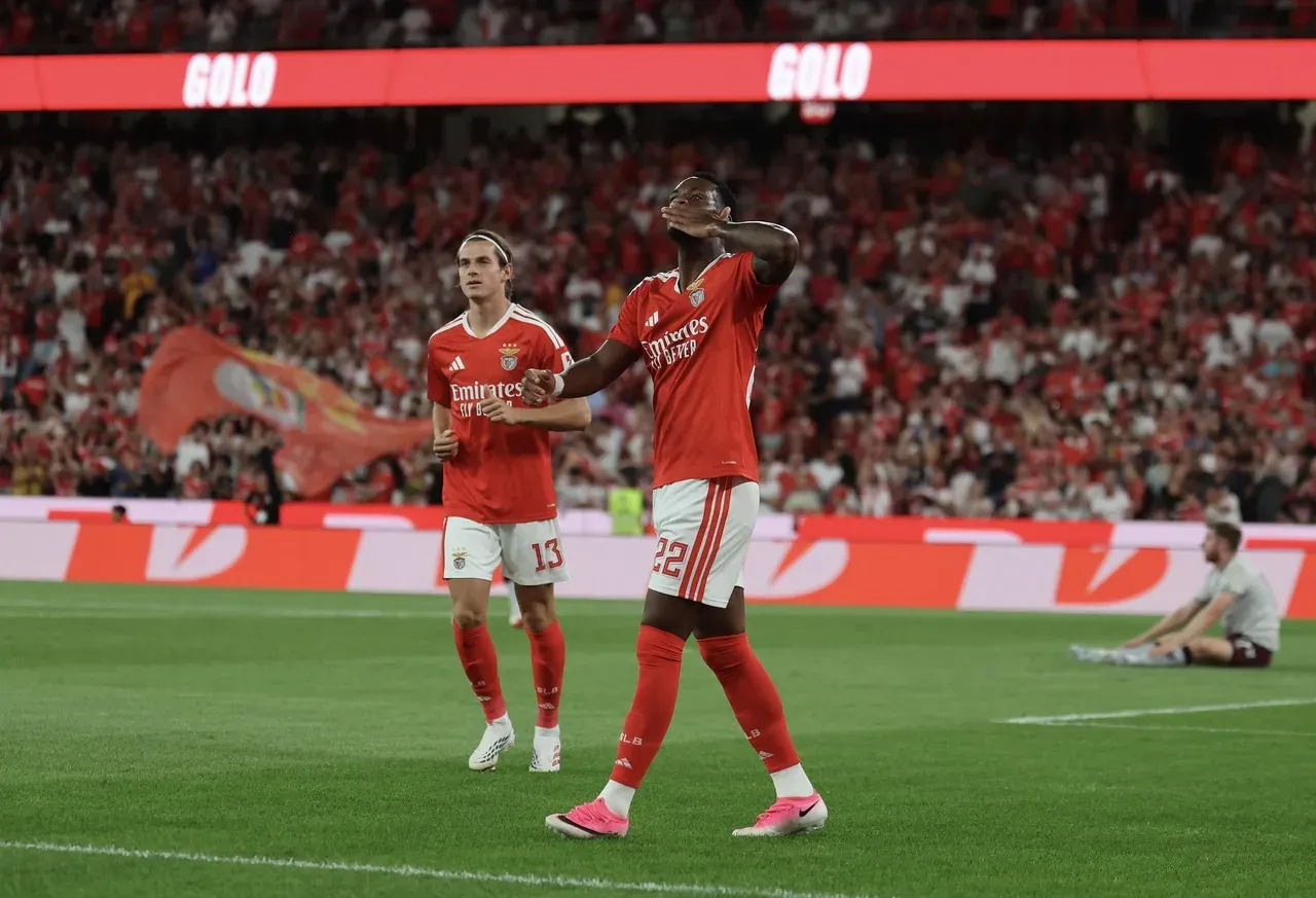 Benfica destaca coletivo e estreia a marcar de Durán